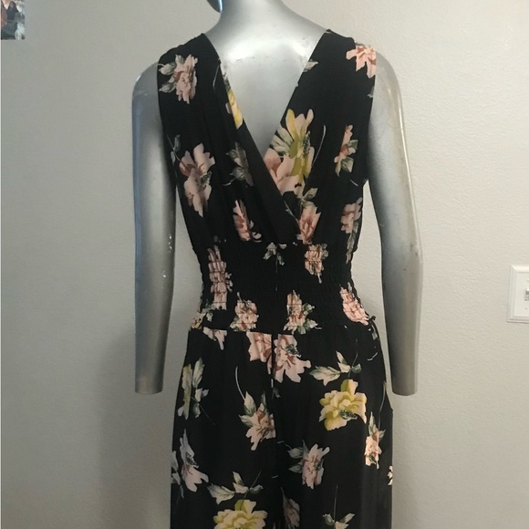 New jumpsuit - Picture 2 of 3